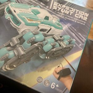 Expedition Stunt Car with Turquoise and Gray
